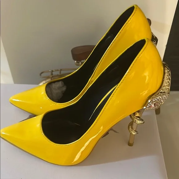 Scene Weaver Yellow and Gold Stiletto Heels with Serpent Embellishment nwot - Picture 2 of 10